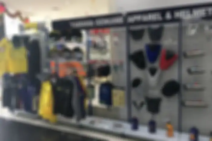 Ilustrasi apparel dan aksesoris resmi Yamaha