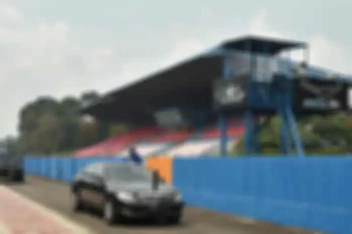 Rombongan Presiden Joko Widodo menjajal sirkuit Sentul, Bogor (6/3/2018).