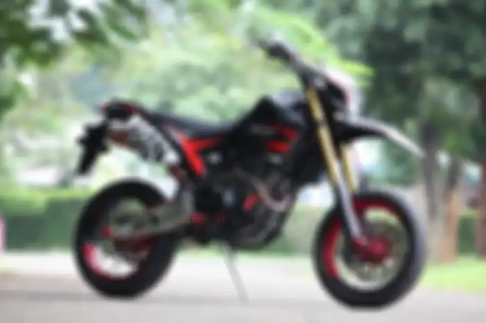 Honda CRF250Rally Supermoto CAOS Custom Bike