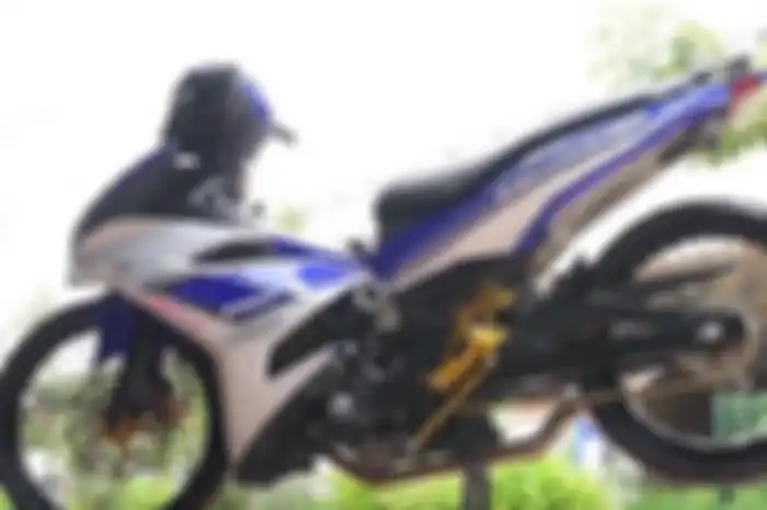 Yamaha MX King pakai supercharger.