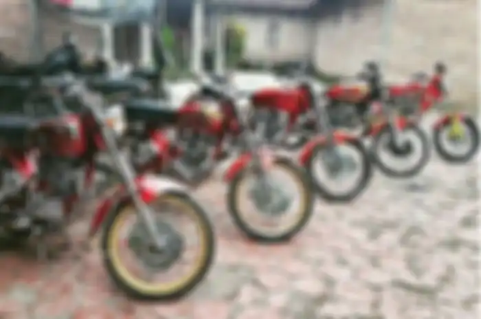 Kontroversi penilangan motor Honda CB modifikasi.