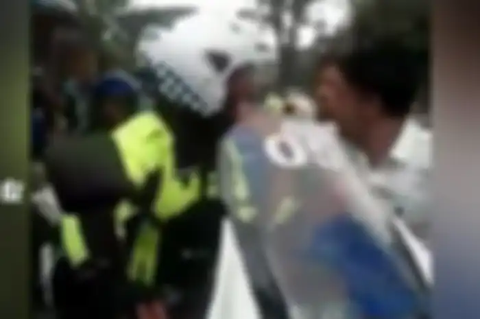 Polisi nyaris dikeroyok warga usai tabrak pemotor di Salatiga.