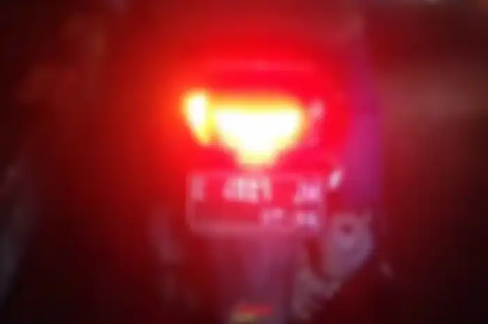 Pemilik Yamaha NMAX pasang lampu strobo yang bisa bikin pengendara lain celaka.