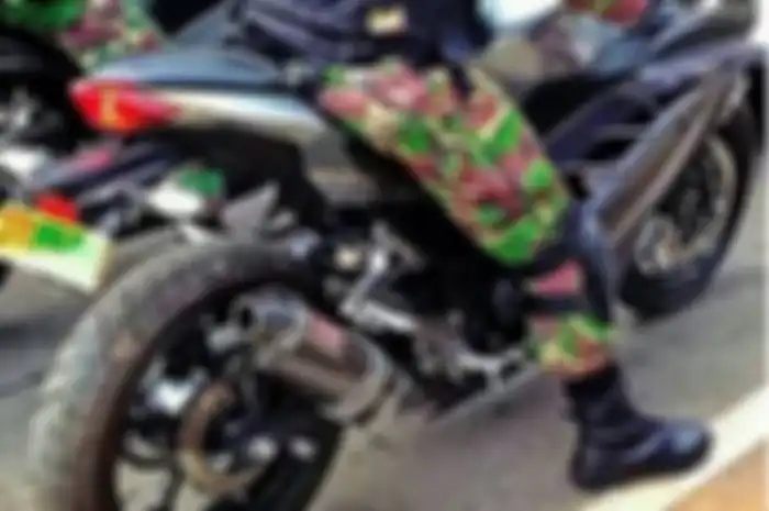 Anggota TNI naik Ninja 250 pakai knalpot brong, polisi berani menilang?