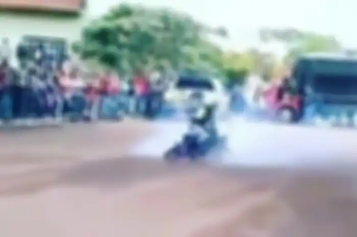 Freestyler RX King berputar tanpa terpental.