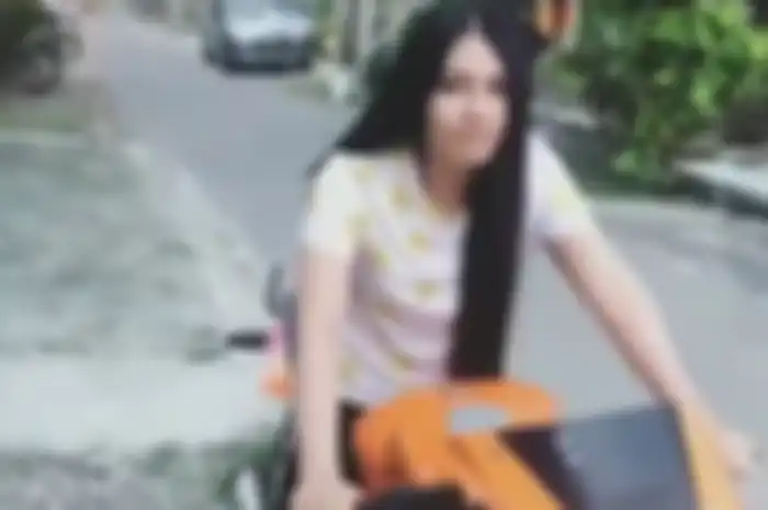 Via Vallen pamer aksi naik Honda CBR150