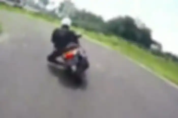 Yamaha NMAX asyik diajak cornering di sirkuit.