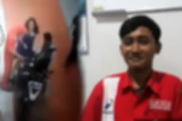 Muhammad Iqbal Maulana (19), petugas pom bensin yang ditampar ibu-ibu.