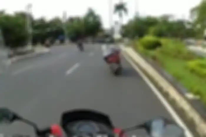Pemuda pamer aksi cornering malah dibully netizen.