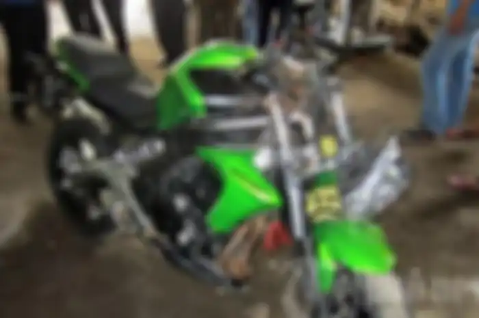 Kawasaki ER-6 milik Ustad Jeffry Al Buchori yang rusak parah.