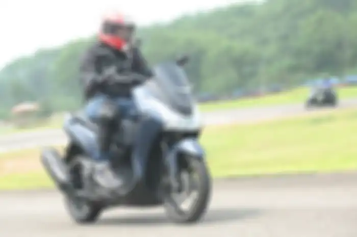 Mesin Lexi basisnya dari Yamaha Aerox 155, larinya lumayan responsif