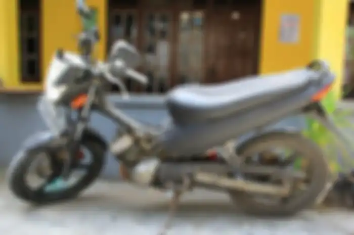 Motor langka nih, keguyur hujan abu vulkanik Gunung Merapi di Yogyakarta
