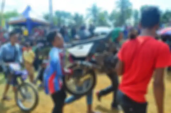 Kejurda Grasstrack memakan korban, motor terpotong dua