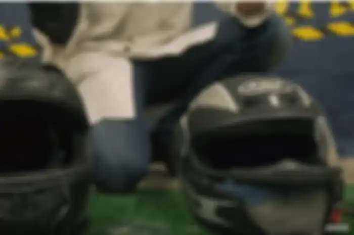 Tes helm Rp 4 jutaan vs Rp 400 ribuan
