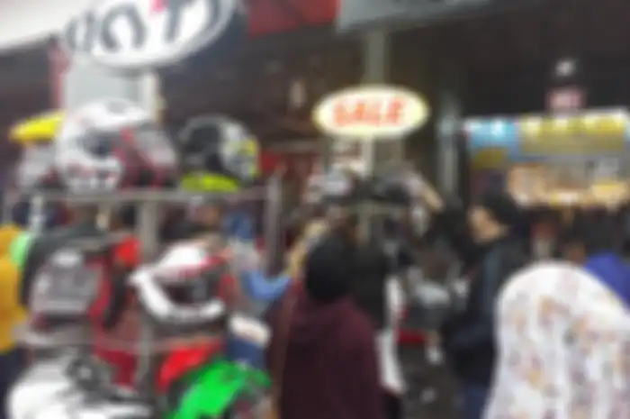 Stand diskon di booth KYT dikerubungi pengunjung