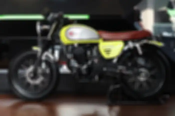 Kawasaki W175 Flat Tracker Yellow Lime