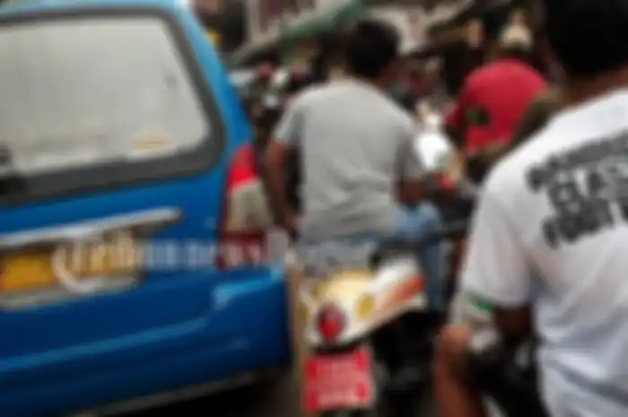 Motor bernopol  Thailand melintas di Ciawi, Kabupaten Bogor, Senin (28/5/2018).