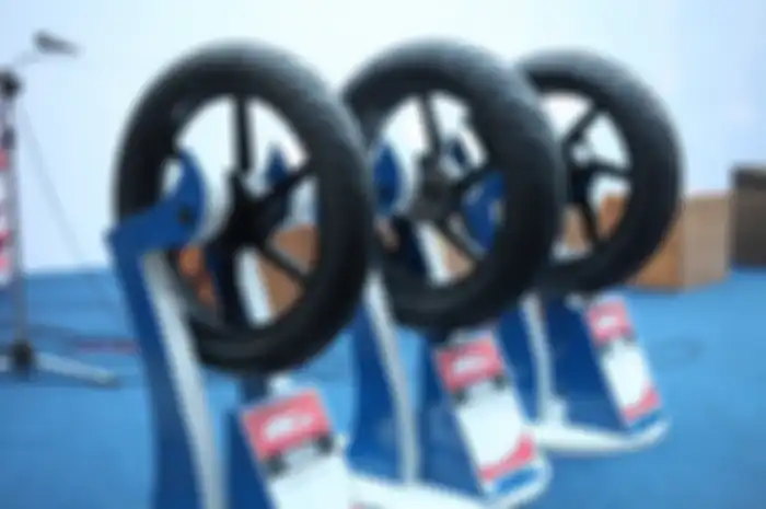 IRC Tire RMC810 kategori ZR rating
