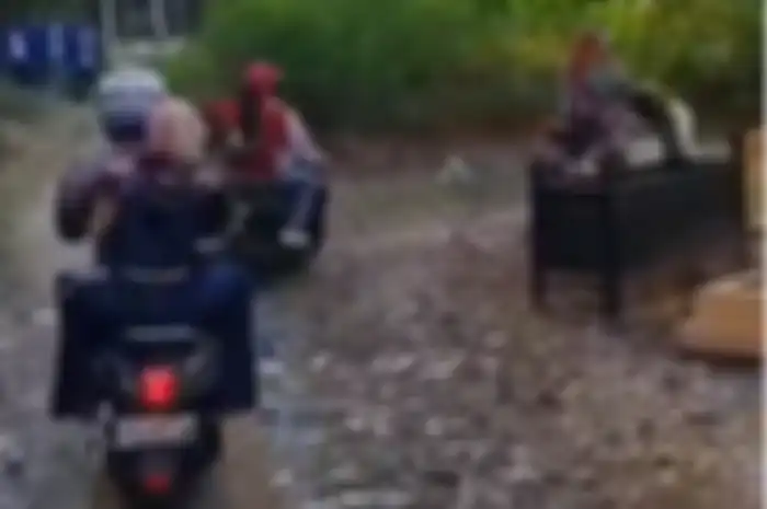 Yuni Shara dan Fathin menerabas hutan dan kuburan saat diundang bernyanyi di Kalsel.