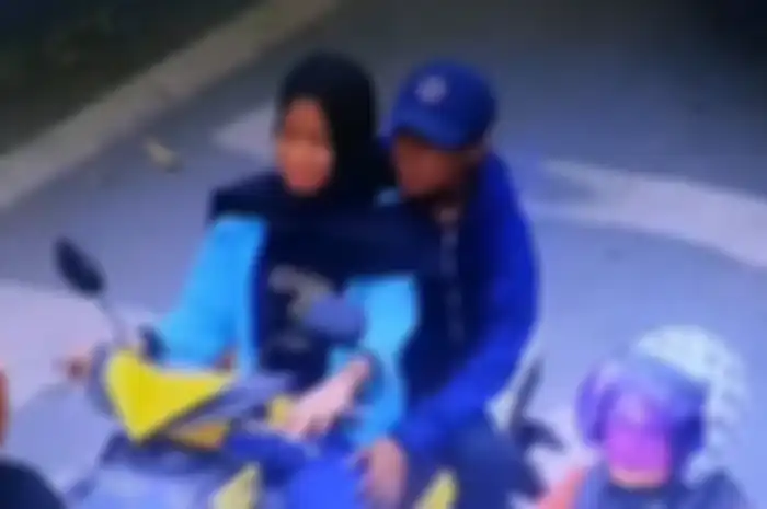 Pasangan ABG ini ditegur CCTV di lampu merah Cibinong, tapi cuek.