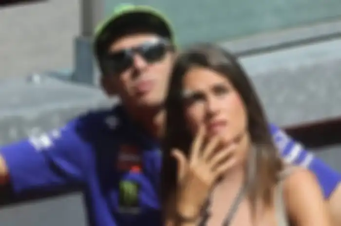 Valentino Rossi dan kekasihnya Francesca Sofia Novello.