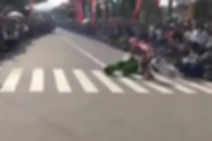 Insiden kecelakaan balap Vespa di Bukit Tinggi.
