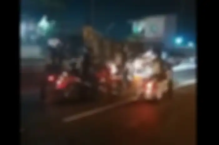 Rombongan moge kembali berulah di Sidoarjo, pengendara mobil jadi korban.