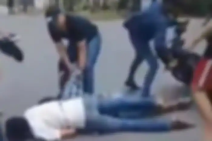 Pelaku penjambretan ditembak polisi di Palembang, seorang tewas.
