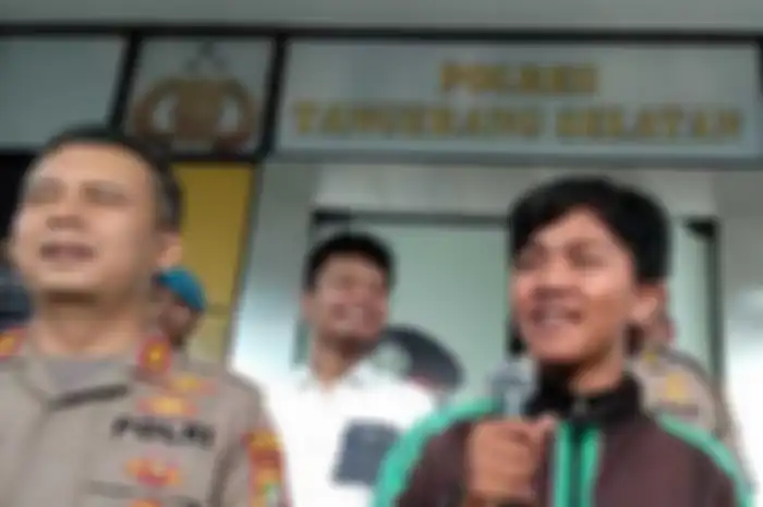 Angga Setiawan (19) ketika menceritakan pengalamannya membawa korban tawuran di Tangsel dari lokasi kejadian menuju rumah sakit.