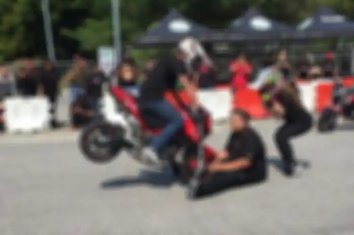 Withithep Komolhiran saat tengah beraksi fresstyle. Withithep merupakan freestyler yang jadi stuntman Presiden Joko Widodo