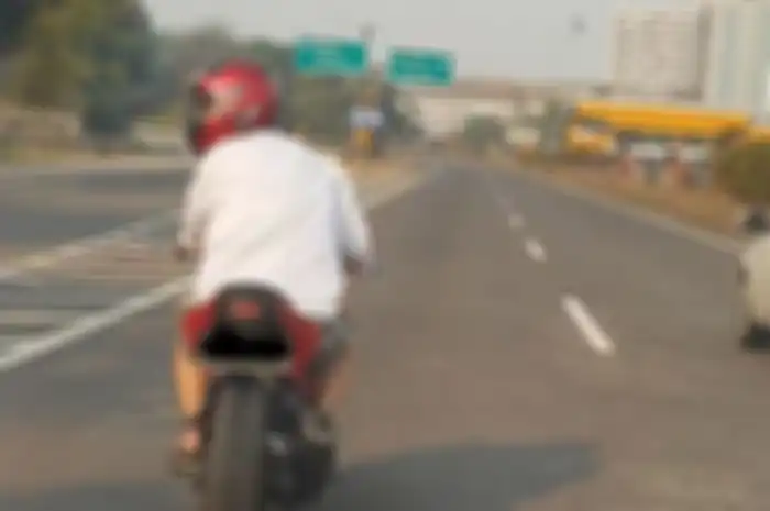 Kawasaki Ninja 250 masuk tol Soroja