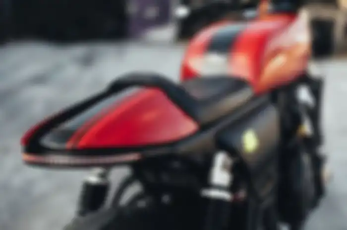Honda CB400  SF Cafe Racer Treasure Garage