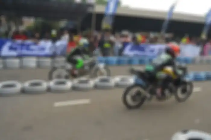 Persaingan dari para dragbiker yang kali ini dibanjiri 499 starter .