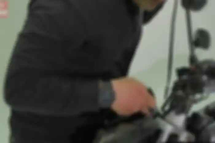 Mengganti kabel kopling Yamaha V-ixion.