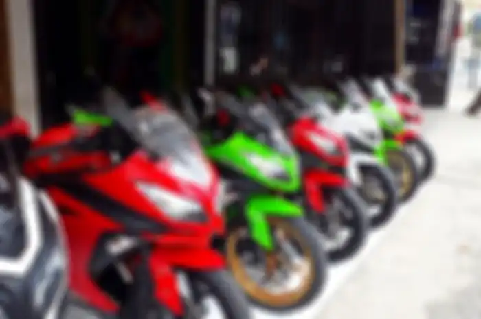 Kawasaki Ninja 250 cc yang dijual di diler Aris Motor Sport di Bekasi Utara