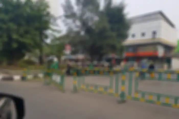 Meski ada rambu larangan, ojol tetap nekat mangkal