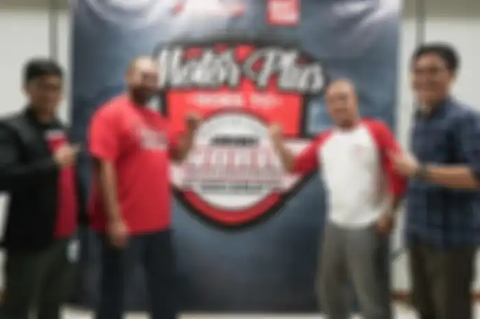 Veroland bersama Motor Plus berpose sebelum bertolak ke Intermont, Jerman.