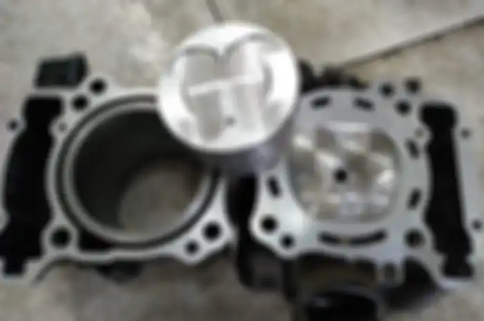 Dalam melakukan bore up, komponen yang harus diganti pertama adalah blok silinder dan piston dengan ukuran yang lebih besar.