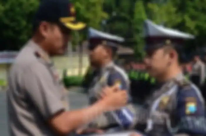 Dua anggota Patwal Satlantas Polres Pasuruan, Briptu Pramudita dan Briptu Bagas Widyatmoko.