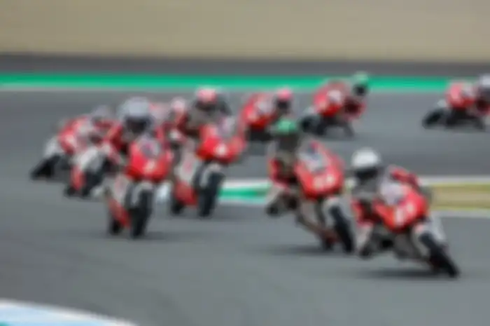 Pembalap Indonesia binaan PT AHM menjalani balapan ketat saat berlaga di Asia Talent Cup (ATC) di si