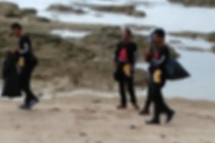 BMC Tarumanegara gelar bersih-bersih pantai Carita.