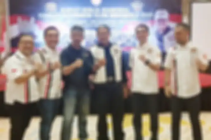 Pengurus HDCI Sumut bersama Ketua HDCI Pusat, Nanan Soekarna