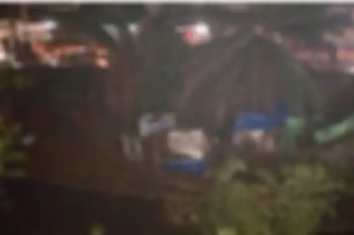 Jalan Raya Citayam di depan Perumahan Regency Depok di Kelurahan Ratu Jaya, Kecamatan Cipayung, Kota Depok, longsor, Kamis (8/11/2018) malam sekira pukul 20.00. Sejumlah lapak pedagang dan tempat usaha yang berada di sisi Jalan Citayam, dan diatas Kali Baru harus hancur terbawa tanah longsor hingga ke bantaran kali di bawahnya. 