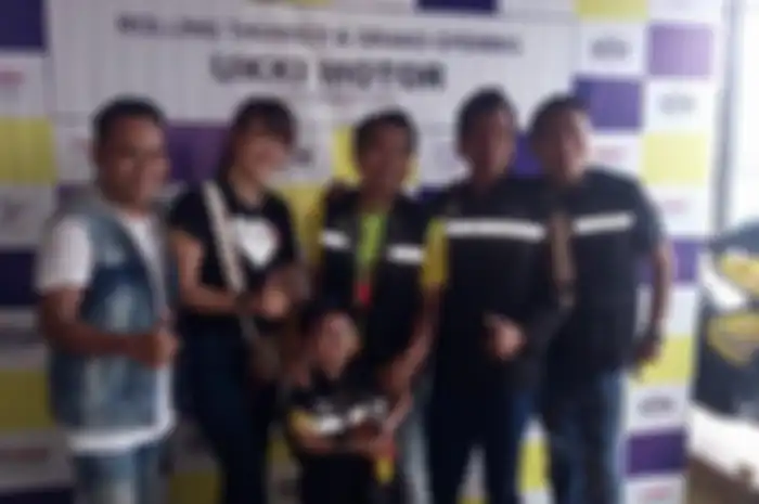 Sejumlah komedian dan artis hadir di pembukaan bengkel motor milik Ukki Ifwa.