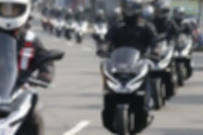 Jajaran Management, President Director AHM dan journalis, riding pakai All New Honda PCX 150 dan New