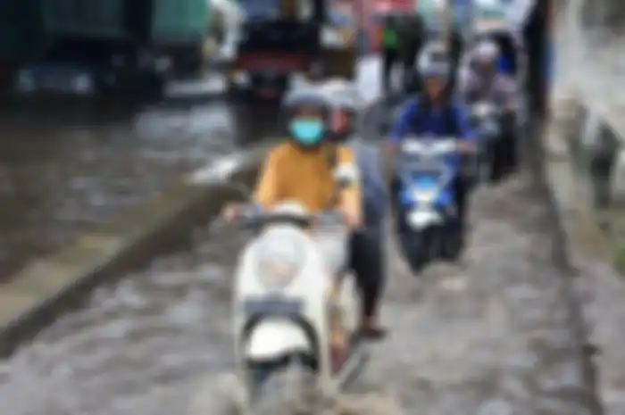 Banjir parah di Kota Semarang sempat lumpuhkan jalur Pantura