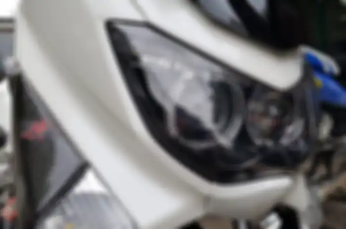 Yamaha NMAX dengan projector headlamp