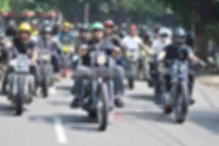Sebelum event Jakarta Motogarage 2017, bikers pecinta kustom kultur melakukan 18th Saturday Ride yang dibanjiri