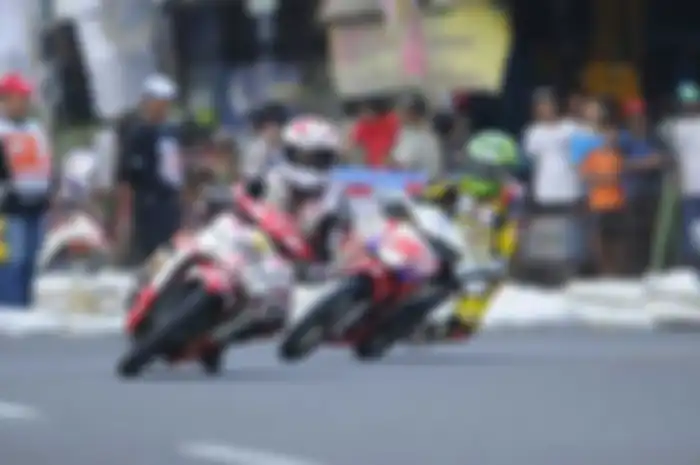 Sesi free practice dan QTT balap one make race (OMR) Honda Racing Championship (HRC), Purbalingga, Jawa Tengah, selesai digelar sore tadi (12/10). 106 starter yang terdaftar, telah tampil maksimal untuk memperebutkan posisi start teratas, termasuk ke