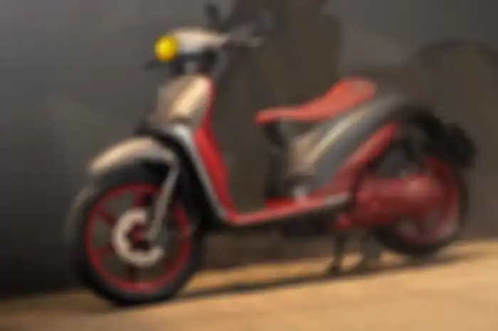 Tren cafe racer yang biasanya menyerang motor batangan, terbantahkan oleh tampilan Piaggio Liberty ini. Bengkel Galery Motor yang ada di Jl. Ciputat Raya No. 38A, Gintung, Ciputat, Tangerang Selatan, bikin tampilan Piaggio yang biasanya tampil klasik